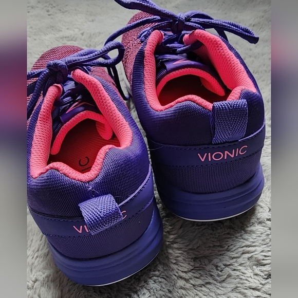 Vionic Sneaker - Picture 7 of 8